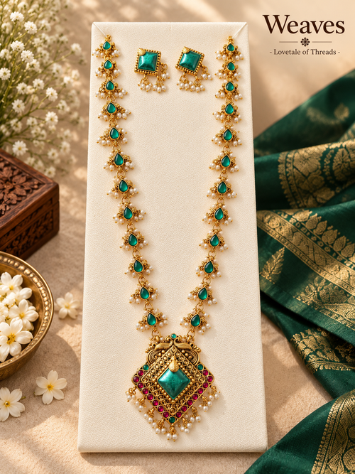 Pink and gold-tone imitation double necklace with matching square earrings and pearl-style drops