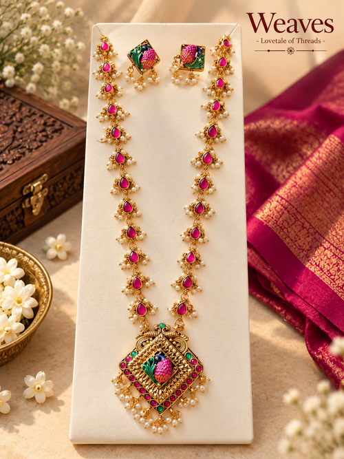 Green and gold-tone imitation double necklace with matching square earrings and pearl-style drops